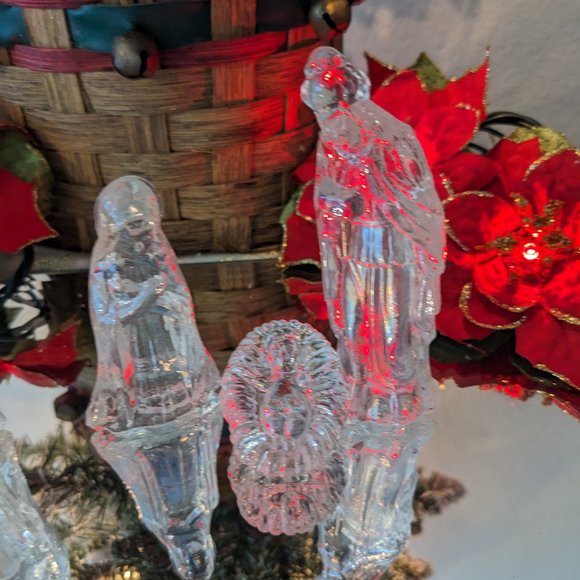 6 Piece Iridescent Glass Nativity Figures + Vibrant Needlepoint-Like Placemat - Picture 3 of 13